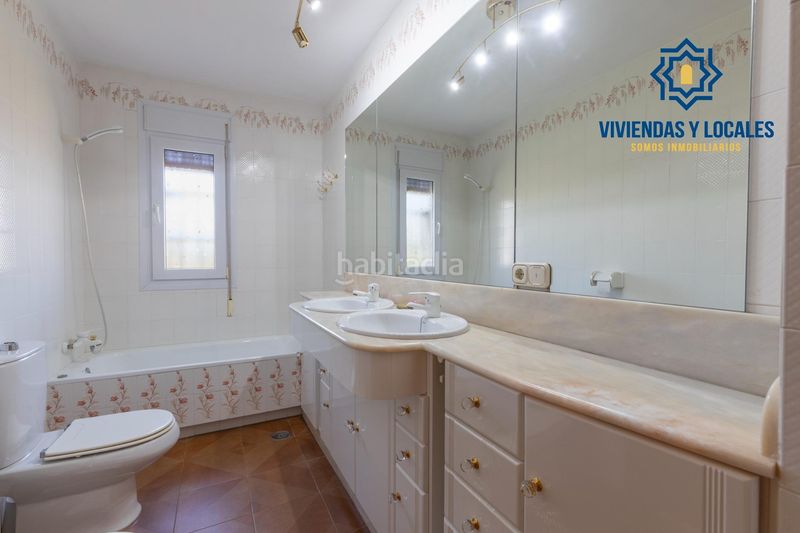 Foto a86c2f8e-7057-46f4-8bc2-8da9e3a1e18a. Casa amb aparcament piscina a San Francisco - El Chorrillo Gabias (Las)