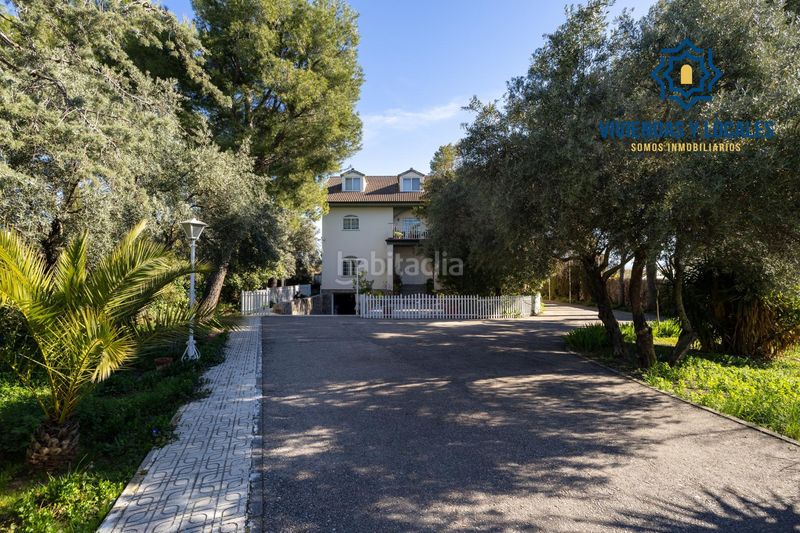 Foto 52ecc764-dbcb-4d63-bd4a-947a84183204. Xalet amb piscina a Atarfe