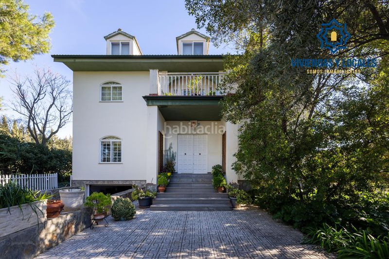 Foto a7fa62ca-9058-46ce-8d3e-8a848c35261e. Xalet amb piscina a Atarfe