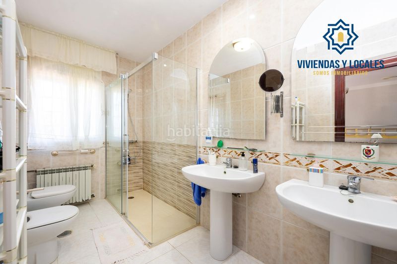 Foto c4de401d-f578-47f3-987b-839bc4d08501. Xalet amb piscina a Atarfe