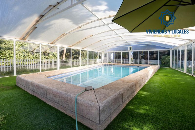 Foto fe4562bf-ad0b-4463-af08-ff29e36967fc. Xalet amb piscina a Atarfe