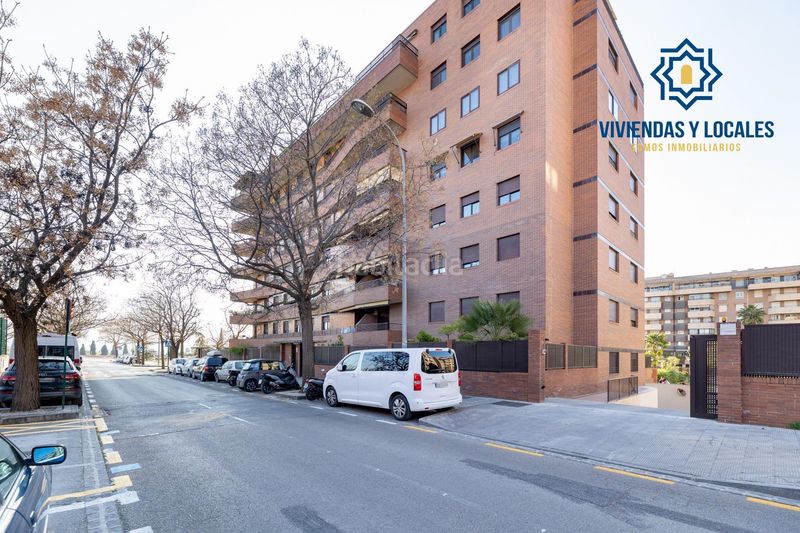 Foto 0b5558cc-9921-4313-95b8-abef3ec16ff2. Pis amb calefacció aparcament piscina a Rosaleda - Juventud Granada