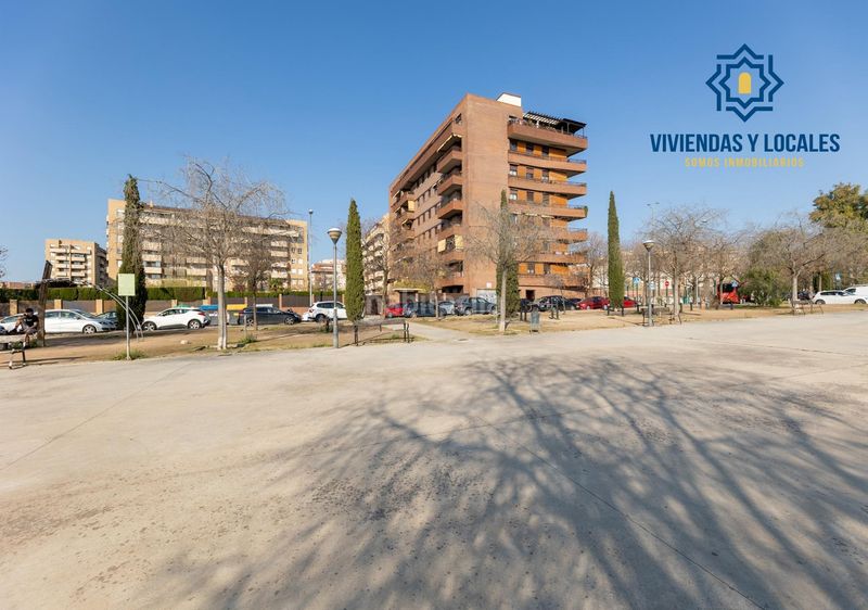 Foto a49ecec5-f20d-4437-8534-870775f2726d. Pis amb calefacció aparcament piscina a Rosaleda - Juventud Granada