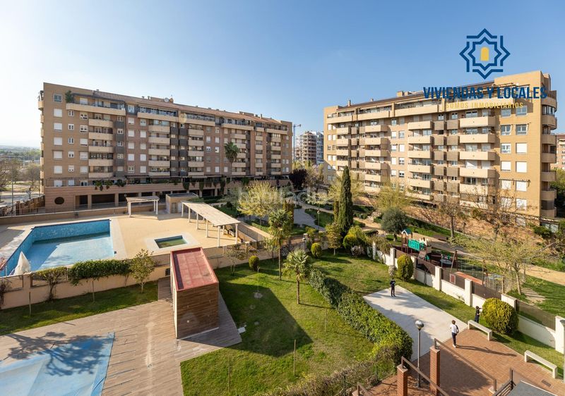 Foto de17d151-65f6-447c-af2a-1cc7ca93846e. Pis amb calefacció aparcament piscina a Rosaleda - Juventud Granada