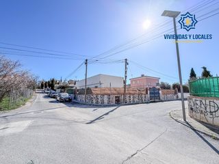 Chalet en Villa de Otura. Casa independiente con gran terreno y piscina