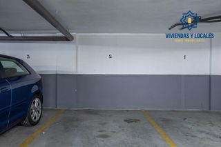 Aparcament cotxe a Calle agua de cartuja 36. Garaje en venta en magnífica zona.