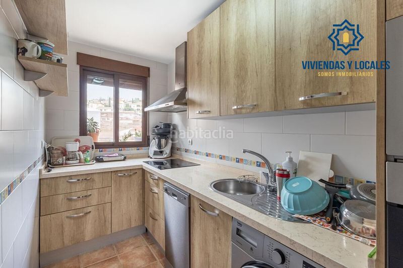 Foto 990e3598-d9f9-40b4-95bb-b2a616890e11. Àtic amb aparcament a Barrio de la Vega Monachil