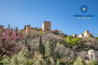 Edificio en Calle calle gumiel de san pedro 4. Edificio morisco del siglo xvi en el paseo de los tristes con vi