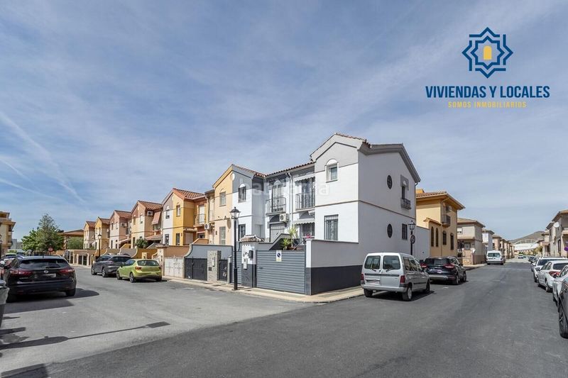 Foto 24558f86-bbbc-4be0-a4b0-1cafe09ad52e. Casa aparellada amb aparcament a Atarfe