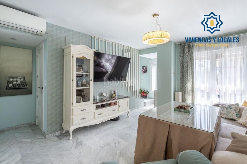 Foto 361623d7-bb32-4254-8b8f-298f7d181092. Casa aparellada amb aparcament a Atarfe