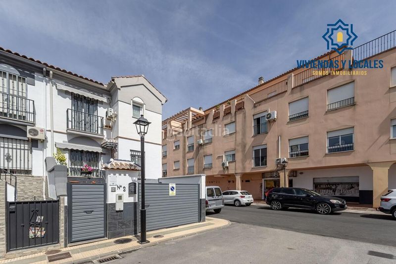 Foto 7a1d9c8b-420e-4bfd-be2f-fc02f1c88903. Casa aparellada amb aparcament a Atarfe