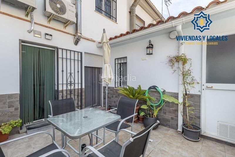 Foto 94982a76-498d-46c6-af7d-09a9ce418542. Casa aparellada amb aparcament a Atarfe