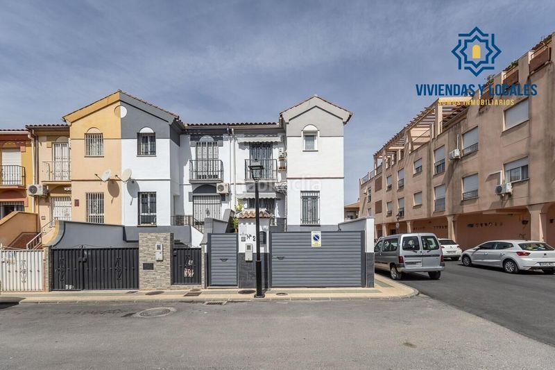 Foto d92dfc21-fd53-49b5-afca-3251c8306c5f. Casa aparellada amb aparcament a Atarfe