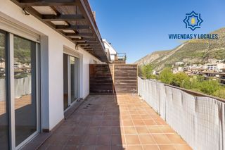 Pis a Monachil Pueblo. Luminoso piso con terraza y vistas a la montaña en monachil.