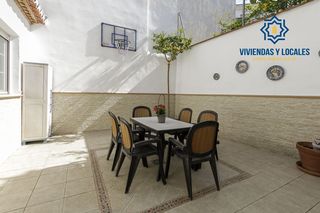 Casa adossada  Calle del pensamiento. Casa adosada de ensueño en el centro de la zubia