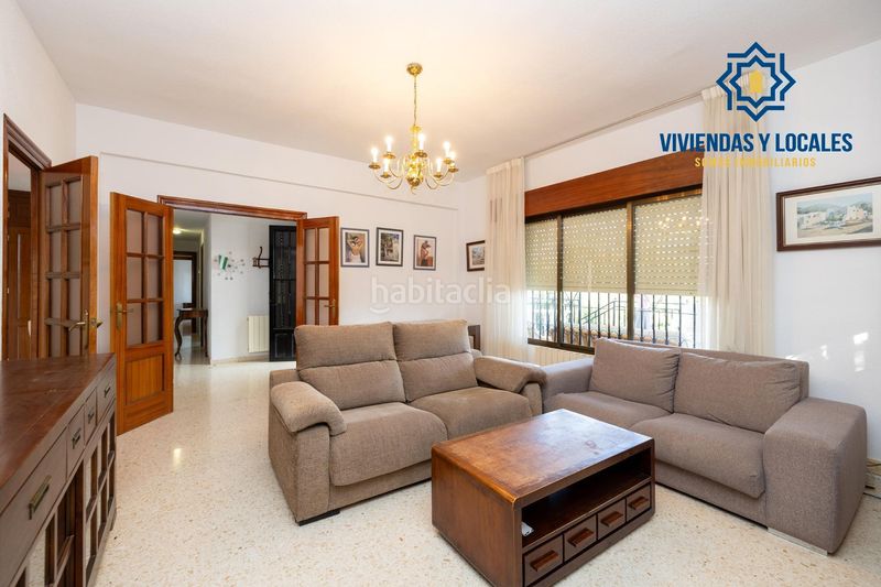 Foto 0b6e9088-5c4b-4c23-b226-bca78e66e331. Chalet estupendo chalet en urbanización los alixares de otura en Villa de Otura