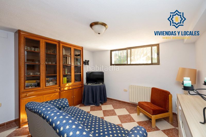 Foto 220f083d-565e-458f-8ff0-d3324114ffd7. Chalet estupendo chalet en urbanización los alixares de otura en Villa de Otura