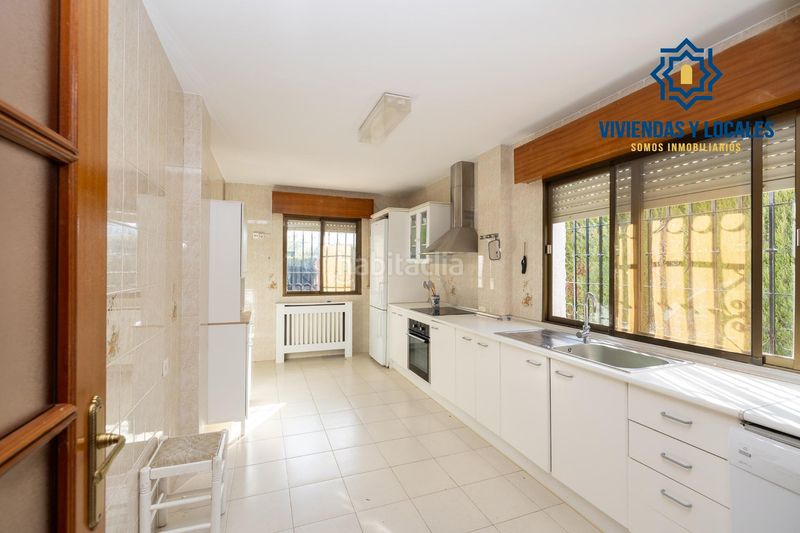 Foto 315ca7bd-051b-461a-8975-8b4975ca0c09. Chalet estupendo chalet en urbanización los alixares de otura en Villa de Otura