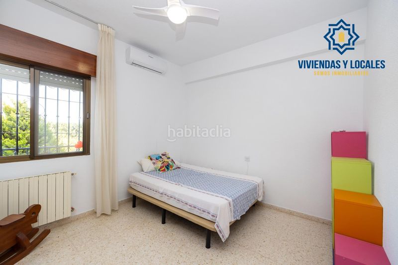 Foto 800d8dc2-4e7f-4598-acd0-6dd2e8a9fa50. Chalet estupendo chalet en urbanización los alixares de otura en Villa de Otura