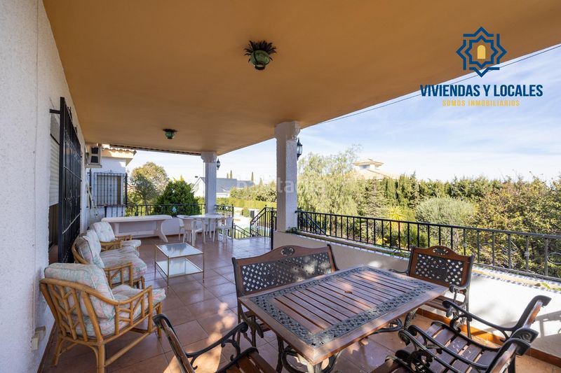 Foto d71b79ed-f5e9-4ce9-a38a-a48b08e078c6. Chalet estupendo chalet en urbanización los alixares de otura en Villa de Otura