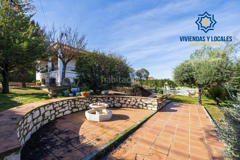 Foto e75a3158-902b-4fcd-b99a-85e0b8bbb876. Chalet estupendo chalet en urbanización los alixares de otura en Villa de Otura