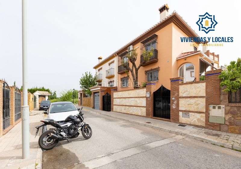 Foto 9fca4164-730b-4367-b541-d94f7a48e9d8. Casa aparellada amb aparcament a Jun