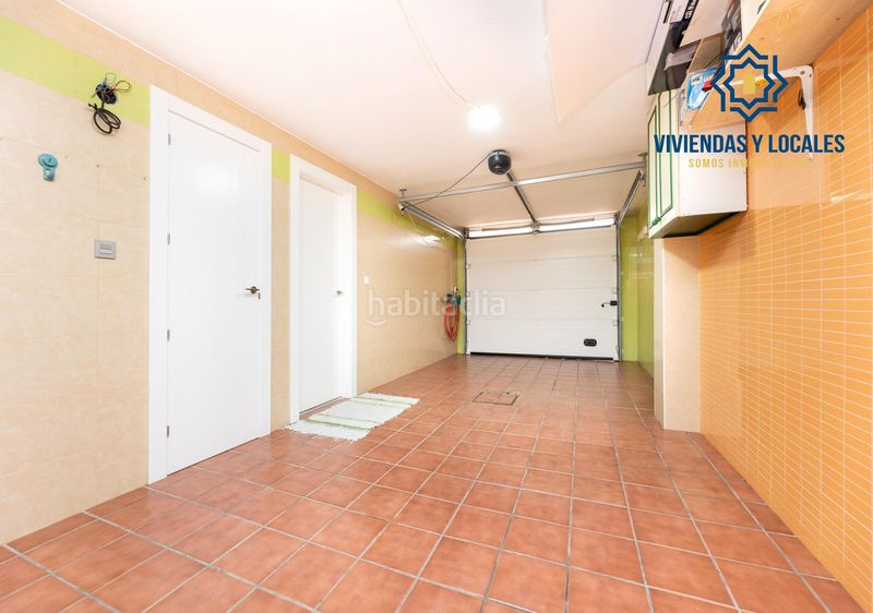Foto b5549439-fc29-4ed9-9616-6062ebf94642. Casa aparellada amb aparcament a Jun