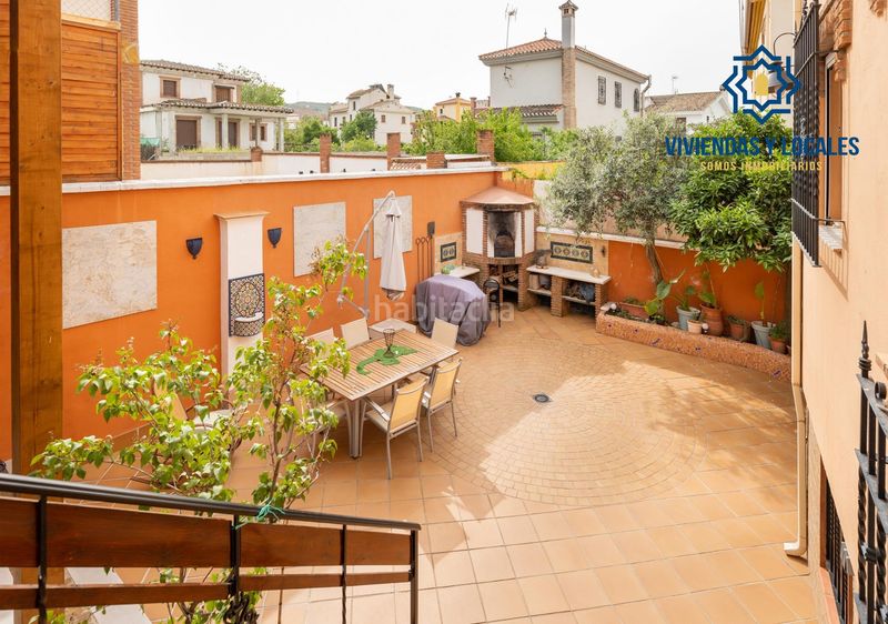 Foto c2c6fdb1-f5a2-4bcb-a7aa-1363e70c9549. Casa aparellada amb aparcament a Jun