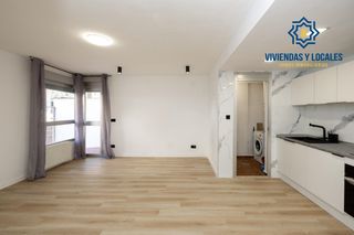 Pis  Calle maría teresa león. Piso de 82 m2 construidos, en planta baja con 3 dormitorios, 2 b