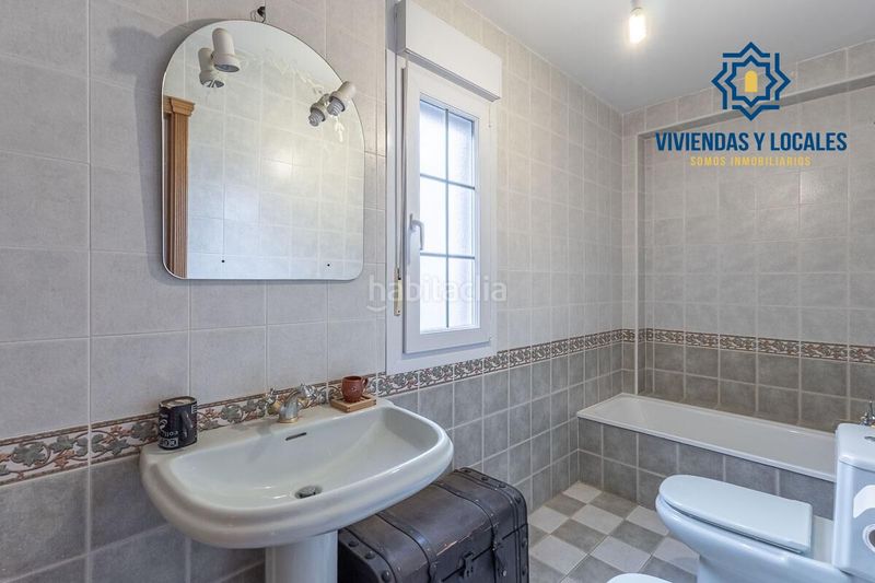 Foto cbc16b0a-3474-4b7d-989f-6a75e3d7658f. Xalet amb aparcament piscina a Gójar
