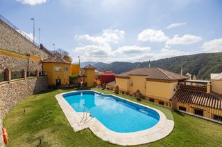 Reihenhaus  Cuesta pino 65. Se vende casa adosada urb. la bermejana, 4 dorm,3 baños. 2 salon