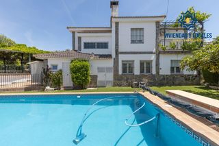 Xalet  Calle calle borgoña. Vivienda exclusiva en urbanización viñas del rey  otura
