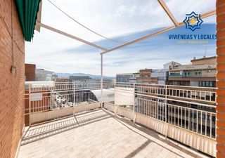 Attico in Camino de Ronda. Sale a la venta extraordinario atico reformado en granada
