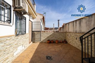 Casa adossada a Avenida Avenida San Cayetano
