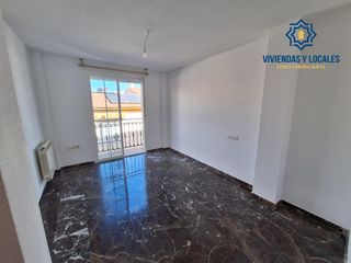 Lloguer Pis a Avda. De los Ogíjares. Estupendo piso sin amueblar en el centro de armilla