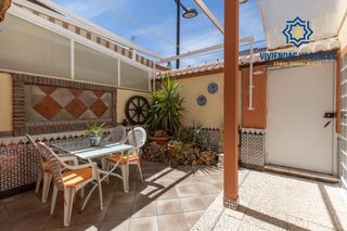 Casa adossada a Avda. De los Ogíjares