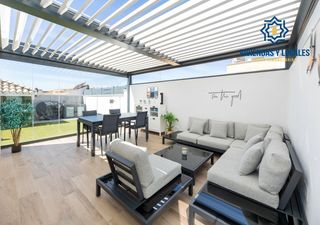 Pis  Estac tranvias 1. Ático con pergola bioclimatica junto al metro