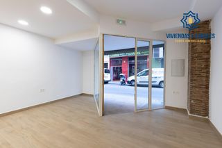Local Comercial  Calle almona de san juan de dios. Se vende local totalmente reformado en pleno centro de granada a
