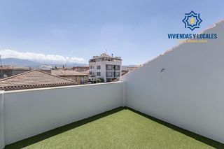 Maison à Avda. De los Ogíjares. Casa reformada en armilla