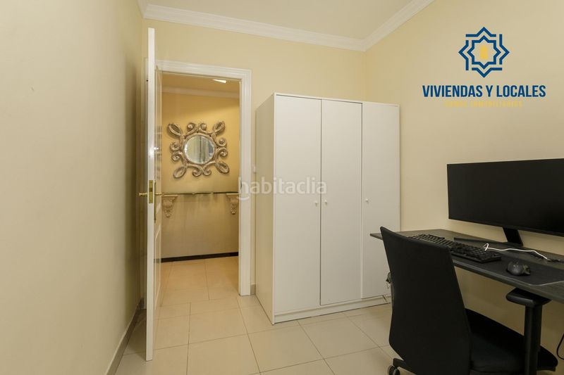 Foto b241178d-e8e2-4e2e-ae91-67aaeb6c417a. Piso espectacular piso reformado con vistas despejadas al parque garcía lorca zona ronda arabial en Granada