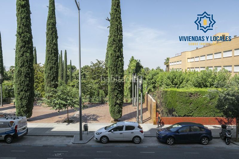 Foto b43993cc-c800-4d1d-b0cd-8a998eb18caf. Piso espectacular piso reformado con vistas despejadas al parque garcía lorca zona ronda arabial en Granada