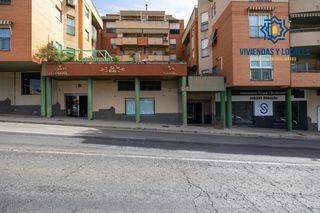Local Comercial  Avenida santa maria de la alhambra. Espectacular local comercial en nuevo acceso a la alhambra,  jun