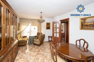 Flat in Cervantes. Piso de 3 dormitorios y terraza en zona poeta manuel de gongora