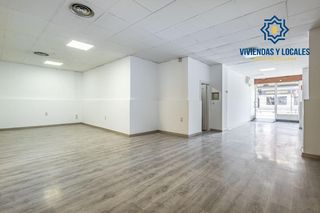 Business premise  Dr.lopez-cantarero balles 5. Local comercial en venta en la mejor zona de paso de maracena