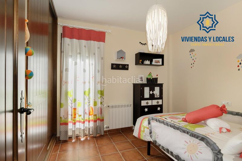 Foto 1f674a14-b7a0-4018-b879-052887d47306. Casa amb calefacció aparcament a Jun