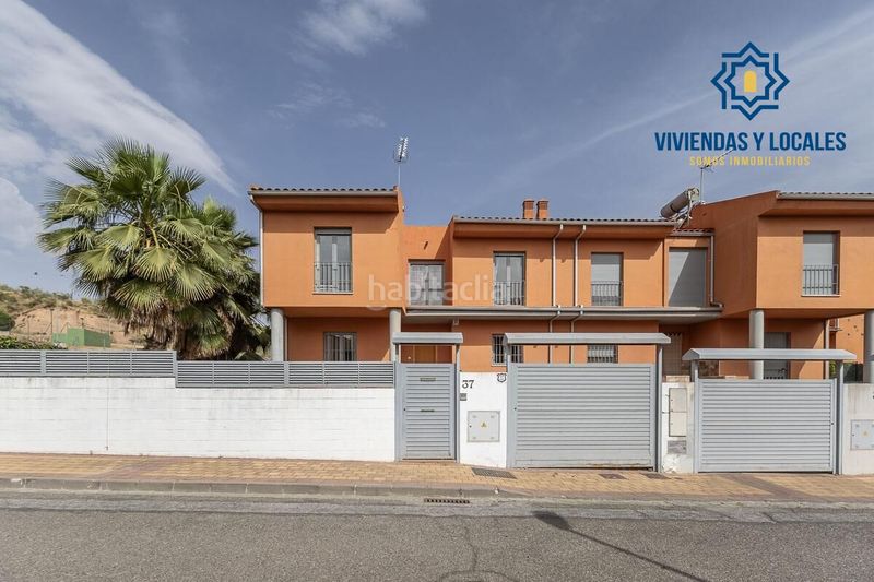 Foto 1e26f826-2726-4a26-a780-39c175c57514. Casa aparellada amb calefacció aparcament a Jun