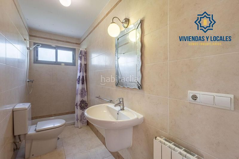 Foto c1a06b16-1530-4279-ab34-d7a22e9f0444. Casa aparellada amb calefacció aparcament a Jun