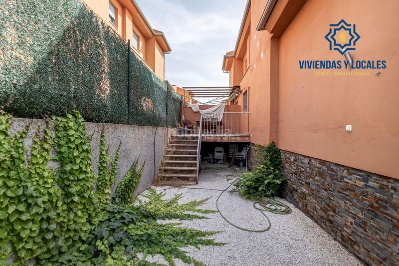 Foto f671e889-983c-4a3c-991b-e4047b0518b9. Casa aparellada amb calefacció aparcament a Jun