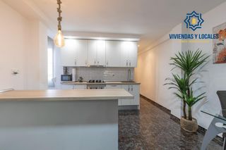 Pis a Calle de laureado lópez muñoz 19. Ático reformado con ascensor, terraza y chimenea, listo para ent
