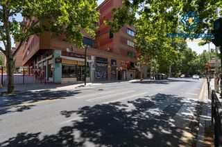 Local Comercial  Avenida de madrid. Local comercial en rentabilidad con gran fachada en esquina. hos